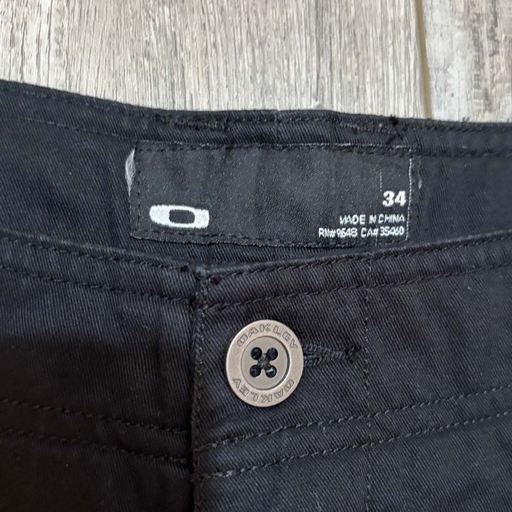 Men's Oakley Black Cargo Shorts - Picture 3 of 4